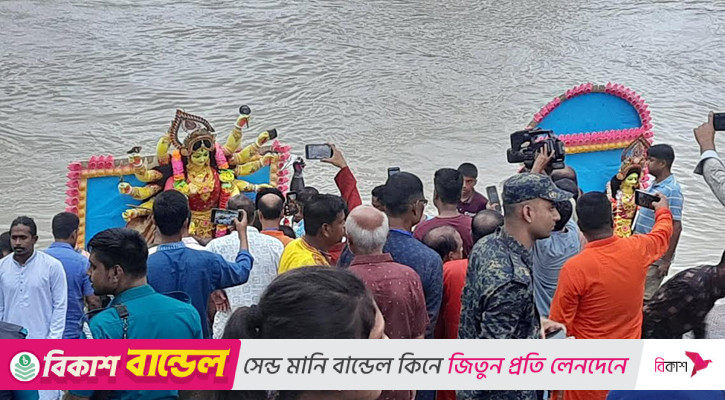 সুরমার বুকে দুর্গা প্রতিমা বিসর্জন
